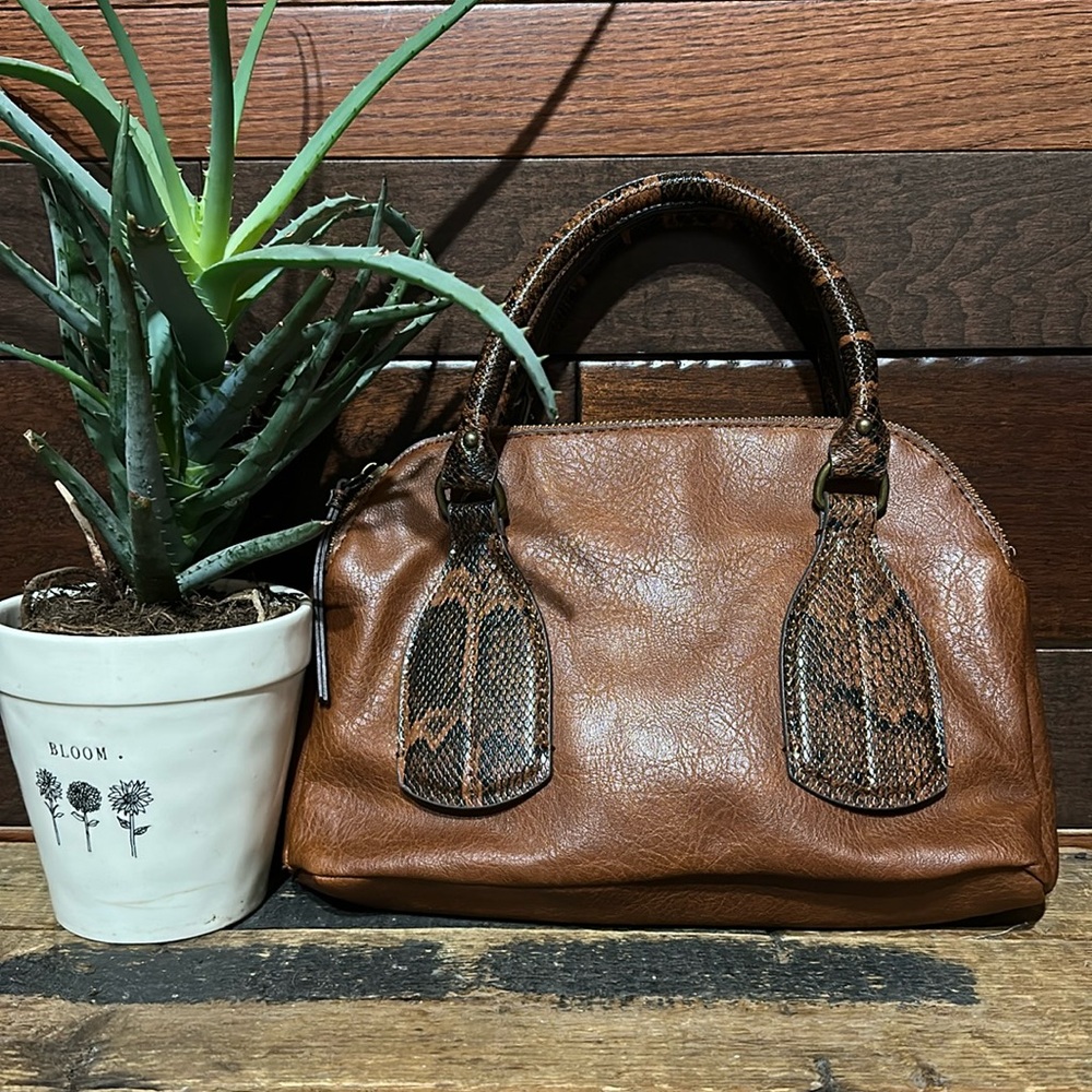 No Brand Tag Brown Handbag with Snakeskin Accents
